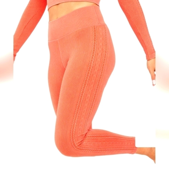 Aerie Small seamless peach cable designed legging - Picture 1 of 16